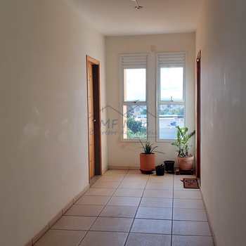 Apartamento em Pirassununga, bairro Spazio Painguás