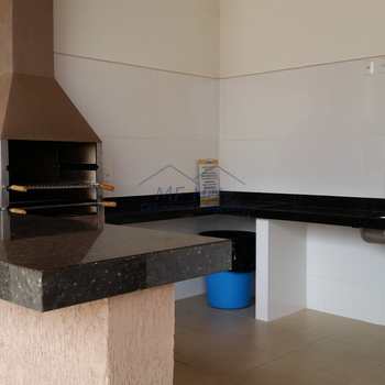 Apartamento em Pirassununga, bairro Residencial Star Vann Ess