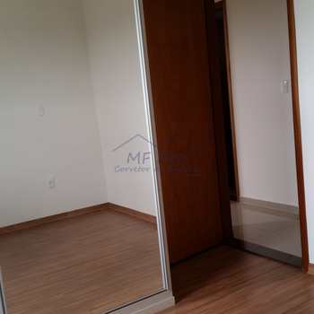 Apartamento em Pirassununga, bairro Residencial Star Vann Ess