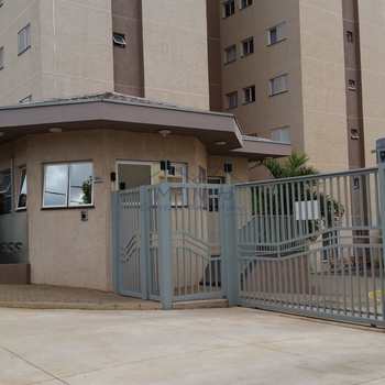 Apartamento em Pirassununga, bairro Residencial Star Vann Ess