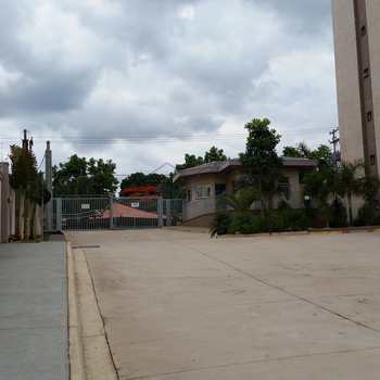 Apartamento em Pirassununga, bairro Residencial Star Vann Ess