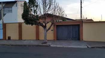 Casa, código 10131517 em Pirassununga, bairro Rosário