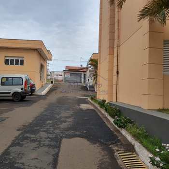 Apartamento em Pirassununga, bairro Jardim Rosim