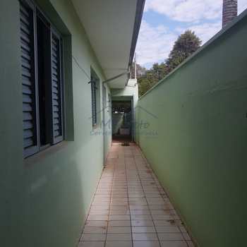 Casa em Pirassununga, bairro Jardim Ferrarezzi