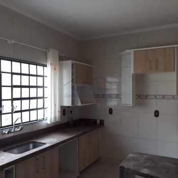 Casa em Pirassununga, bairro Cidade Jardim