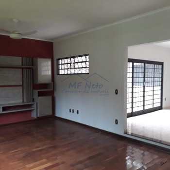 Casa em Pirassununga, bairro Cidade Jardim