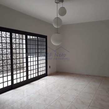 Casa em Pirassununga, bairro Cidade Jardim
