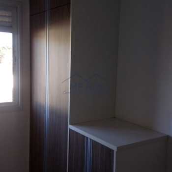 Apartamento em Pirassununga, bairro Residencial Herminia Beck