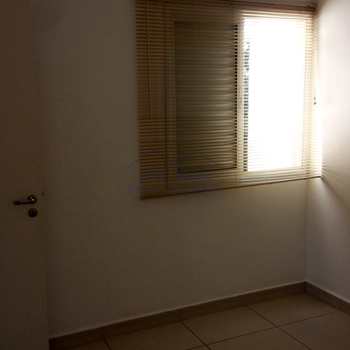 Apartamento em Pirassununga, bairro Residencial Herminia Beck