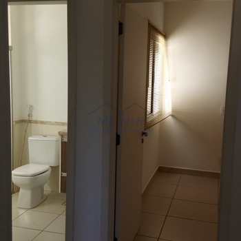 Apartamento em Pirassununga, bairro Residencial Herminia Beck