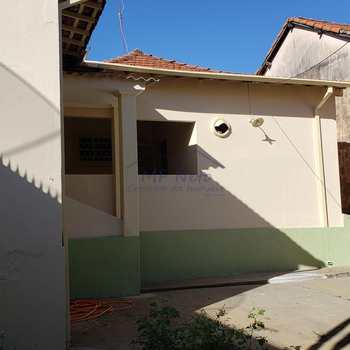 Casa em Pirassununga, bairro Centro