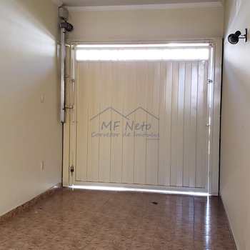 Casa em Pirassununga, bairro Centro