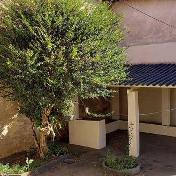 Casa em Pirassununga, bairro Centro