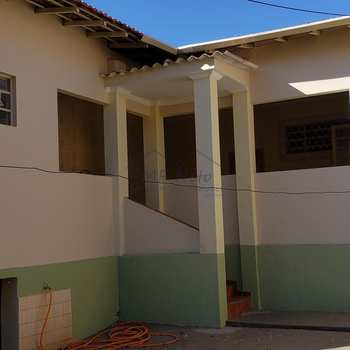 Casa em Pirassununga, bairro Centro