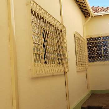 Casa em Pirassununga, bairro Centro