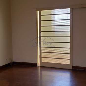 Casa em Pirassununga, bairro Centro