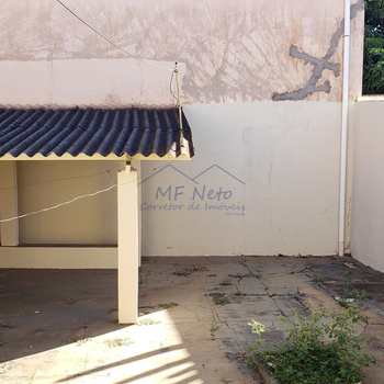 Casa em Pirassununga, bairro Centro