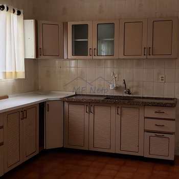 Casa em Pirassununga, bairro Centro