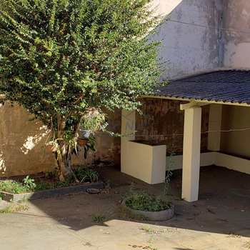 Casa em Pirassununga, bairro Centro