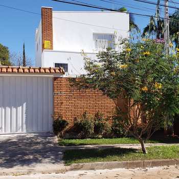 Casa em Pirassununga, bairro Cidade Jardim