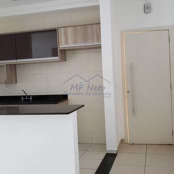 Apartamento em Pirassununga, bairro Residencial Herminia Beck