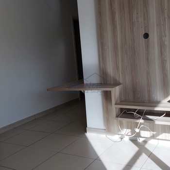 Apartamento em Pirassununga, bairro Residencial Herminia Beck