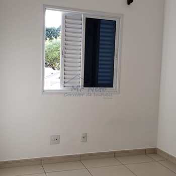 Apartamento em Pirassununga, bairro Residencial Herminia Beck