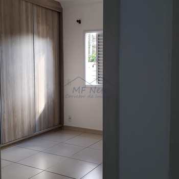 Apartamento em Pirassununga, bairro Residencial Herminia Beck