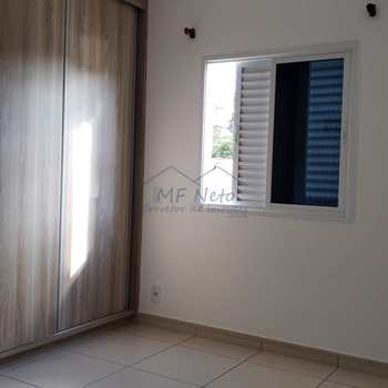 Apartamento em Pirassununga, bairro Residencial Herminia Beck