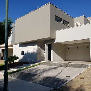 Casa de Condomínio em Pirassununga, bairro Residencial Village de Cidade Jardim