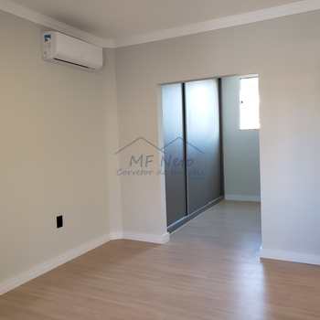 Casa de Condomínio em Pirassununga, bairro Residencial Village de Cidade Jardim