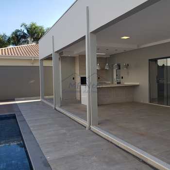 Casa de Condomínio em Pirassununga, bairro Residencial Village de Cidade Jardim