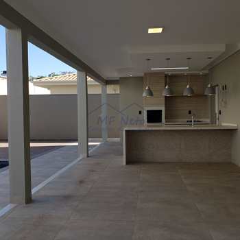 Casa de Condomínio em Pirassununga, bairro Residencial Village de Cidade Jardim