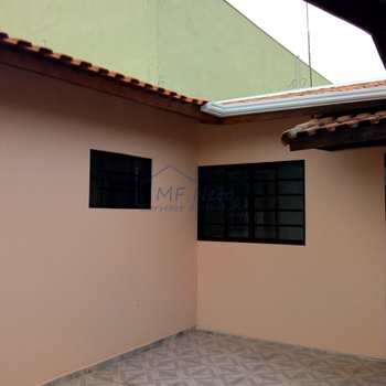 Casa em Pirassununga, bairro Parque Clayton Malaman