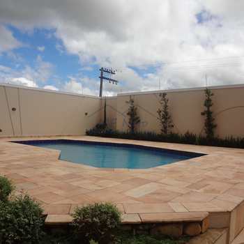 Apartamento em Pirassununga, bairro Residencial Planalto