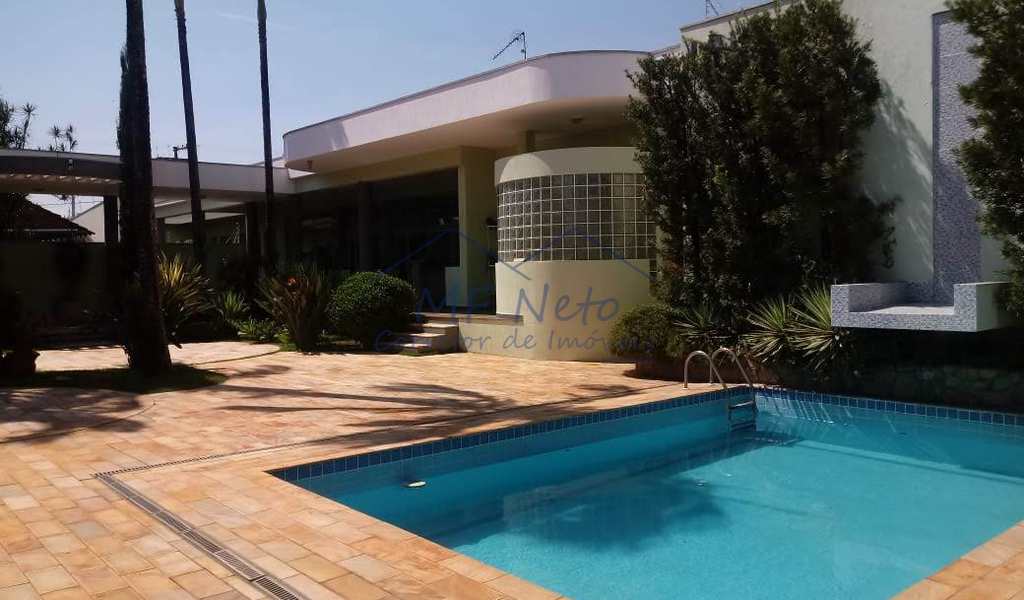 Casa em Pirassununga, bairro Centro