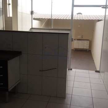 Casa em Pirassununga, bairro Centro