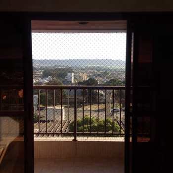 Apartamento em Pirassununga, bairro Residencial Planalto