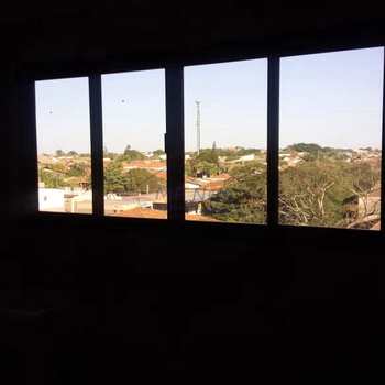 Apartamento em Pirassununga, bairro Residencial Planalto