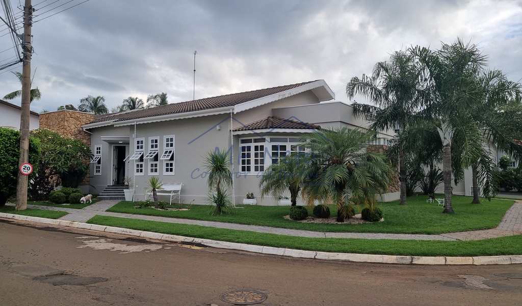 Casa de Condomínio em Pirassununga, bairro Condomínio Central