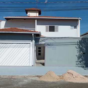 Casa em Pirassununga, bairro Jardim Terras de San José