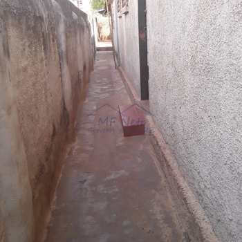 Casa em Pirassununga, bairro Centro