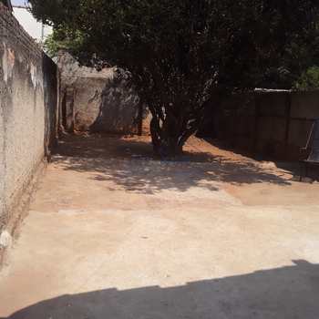 Casa em Pirassununga, bairro Centro