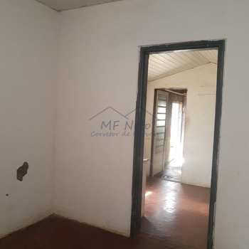 Casa em Pirassununga, bairro Centro