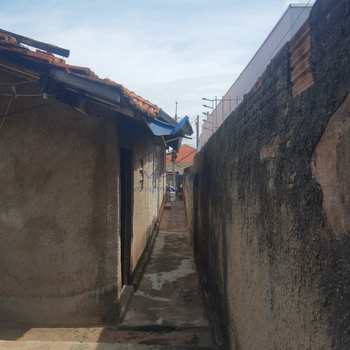 Casa em Pirassununga, bairro Centro