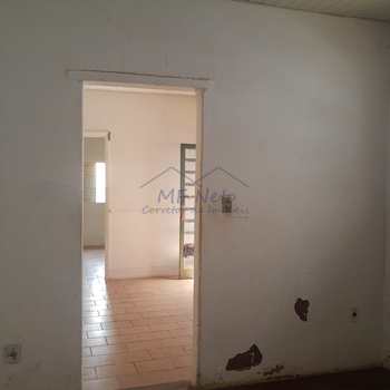 Casa em Pirassununga, bairro Centro