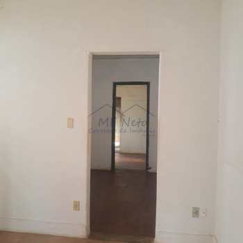 Casa em Pirassununga, bairro Centro