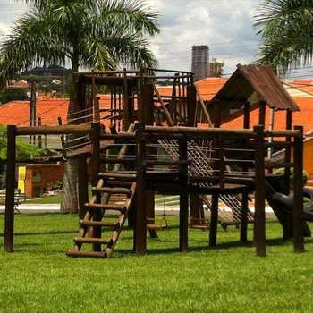 Casa de Condomínio em Pirassununga, bairro Condomínio Flamboyant