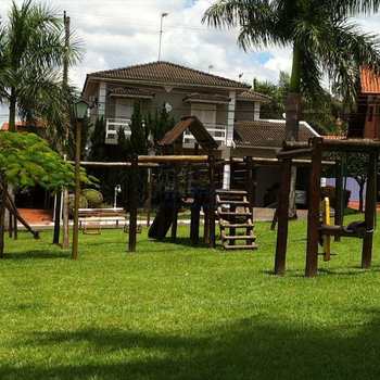 Casa de Condomínio em Pirassununga, bairro Condomínio Flamboyant