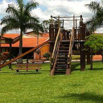 Casa de Condomínio em Pirassununga, bairro Condomínio Flamboyant